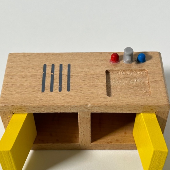 Melissa & Doug/ Hape Wood Dolls and Hape Assorted Wood Furniture Set of 12 (18B) - Picture 13 of 14